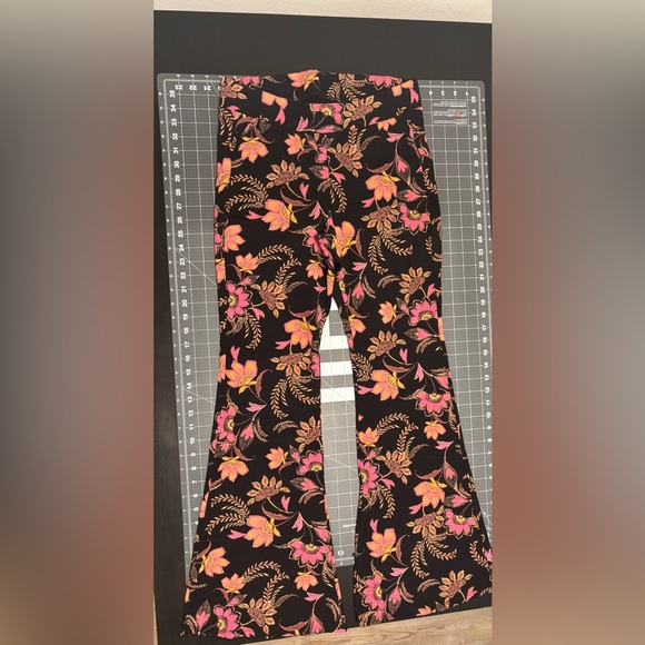 Torrid Floral Flare Legging - Picture 1 of 6